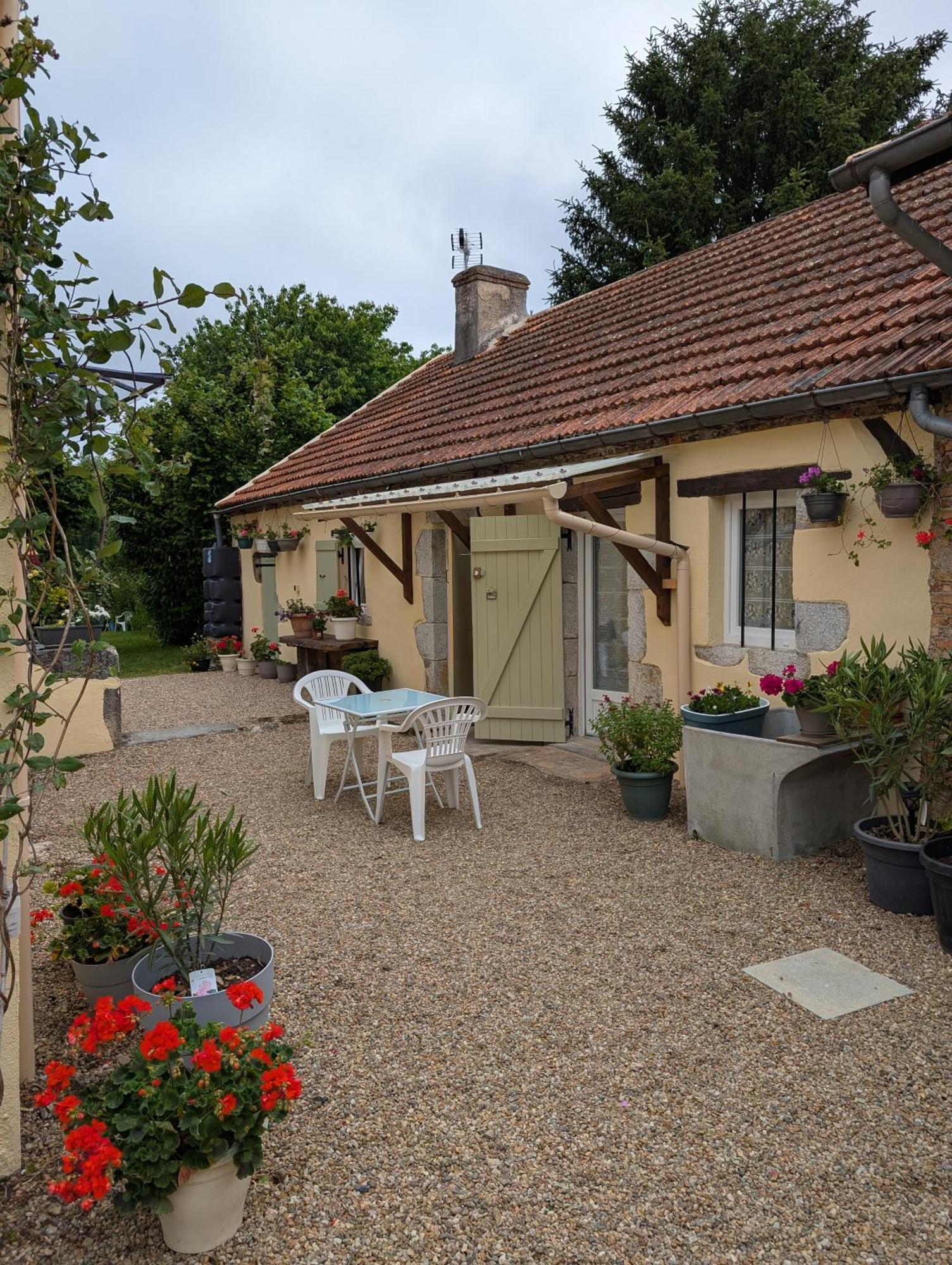 Appartement Petit Mas Cosy Du Bord De Loire A 15 Mm Du Parc Le Pal *